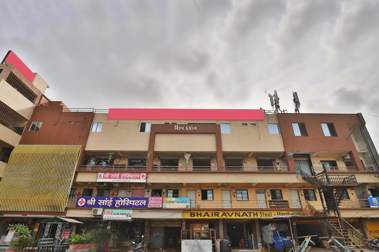 Oyo 16675 Hotel Shri Krishna Inn Сурат Екстериор снимка