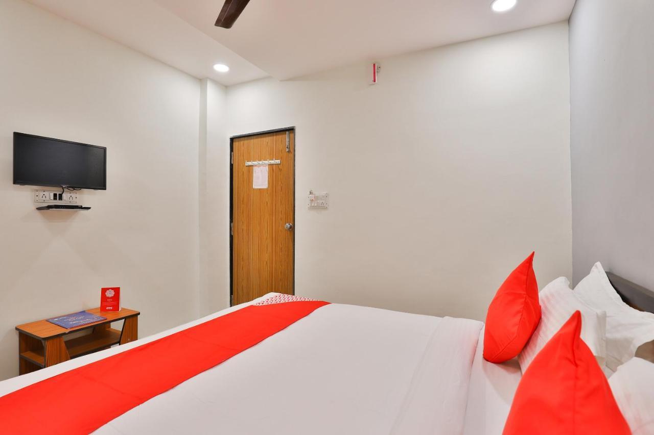 Oyo 16675 Hotel Shri Krishna Inn Сурат Екстериор снимка